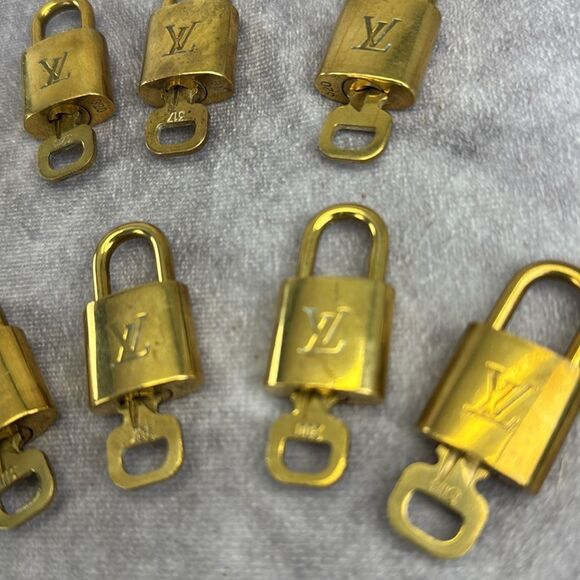 Louis Vuitton Lock & Keys Replacement Gold - Picture 3 of 9